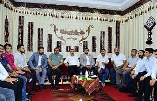 Başkan Çınar, Gençlik ve Eğitim Derneği üyeleriyle...