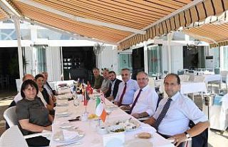 Başkan Esen, konsoloslarla bir araya geldi