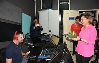 Başkan Hürriyet’ten canlı yayında doğum günü...