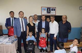 Başkan Kocaispir’den öğrencilere çanta sürprizi