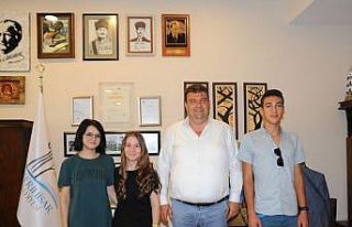 Başkan Yetişkin’den gençlere Samos ödülü