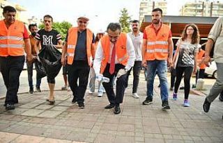 Belediye başkanı çöp topladı ‘kentimizi temiz...
