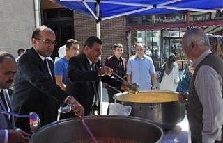 Belediyeden aşure ikramı