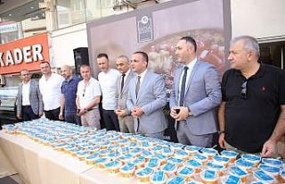 Belediyeden vatandaşlara aşure ikramı