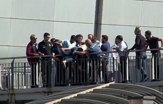 Beylikdüzü metrobüs köprüsünde intihar girişimi