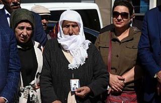 Bitlis’ten Diyarbakır’daki annelere destek