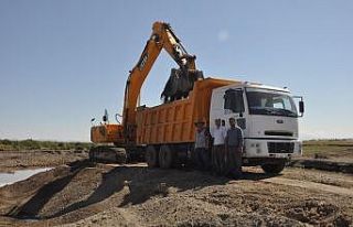 Bulanık’ta stabilize yol yapım çalışmaları...