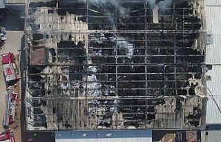 Bursa’da fabrika yangını söndürüldü, çalışmalar...