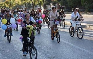Bursa’da "Süslü Kadınlar Bisiklet Turu"...