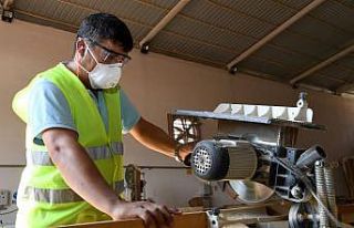 Büyükşehir Belediyesi marangoz atölyesinde mobilya...