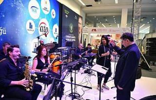 Büyükşehir standı ziyaretçi akınına uğruyor