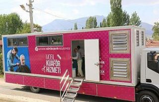 Büyükşehirin mobil kuaförü Kaş’ta