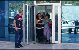 Çaldıkları altınları paylaşırken kameraya yakalandılar