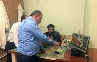 Camide ayakkabı hırsızlığı kamerada