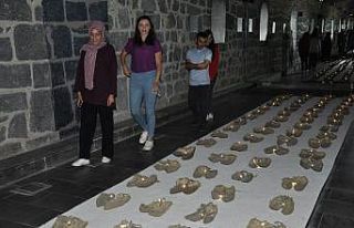 “Çarıklar” Kars’ta müzeyi gezenlere duygulu...