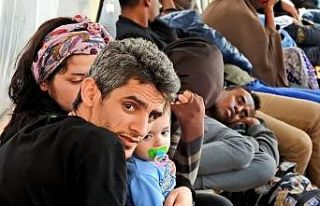 Çeşme’de 6 şişme botta 236 kaçak göçmen yakalandı