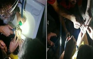 Çocuğun parmağının sıkıştığı musluğu söküp...