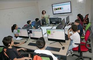 “Çocuk Teknoloji Evi” yeni öğrencilerini bekliyor