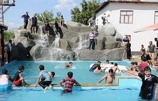 Çocuklara verdiği sözü tuttu, havuz yaptırdı