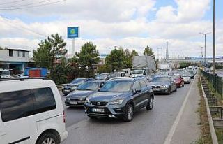 D-650 karayolunda tır devrildi, trafik ulaşıma...