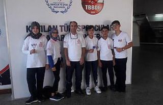 Dart Hakemliği ve Antrenörlük yapan Muhtarın öğrencileri...