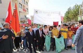 Derik’te öğrenciler çevreye dikkat çekti