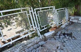 Didim’de şiddetli yağış, tapınağın istinat...