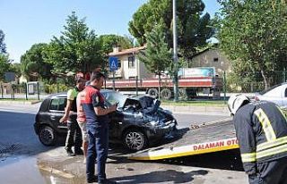 Direksiyonu kilitlenen otomobil park halindeki araca...