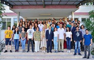 Diş hekimliğinin ilk öğrencileri ders başı yaptı