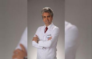 Doç. Dr. Akbaş: "Estetik ameliyatlar aile bütünlüğüne...