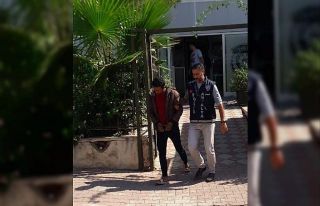 Dolandırdıkları yaşlıların ellerini öpmeyi...