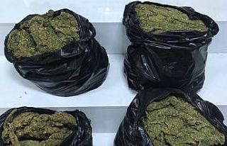 Durdurulan araçtan 25 kilo uyuşturucu çıktı