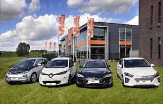 Elektrikli araçlar dizel ve benzinliyle makası kapatıyor