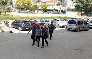 Elektronik kelepçeli dolandırıcı yakalandı