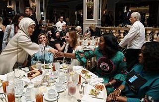 Emine Erdoğan, New York’ta Fashion Design defilesini...