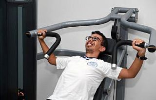 Engelli genç, fitness sayesinde yürüyüşünü...