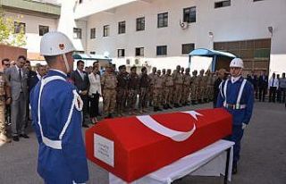 Erzurum’daki kazada yaralanan uzman çavuş hayatını...