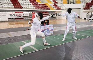 Eskrim şampiyonası tam gaz