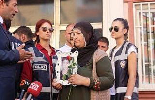 Eylem yapan ailelerle HDP’liler arasında gerginlik