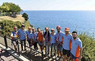 Falezlerde temizlik çalışması