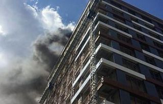 Gaziosmanpaşa’da 14 katlı inşaatta yangın