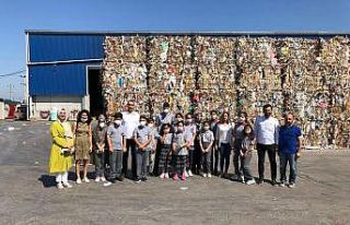 Gebzeli öğrenciler geri dönüşümü öğreniyor