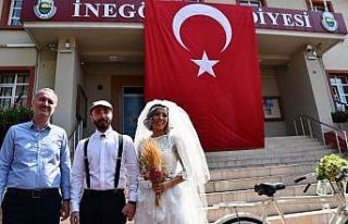 Gelin ile damattan bisikletli düğün konvoyu