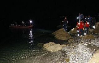 Genç kız yüzmek için girdiği gölde boğuldu