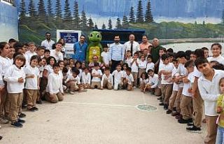 Giysiler çöpe değil kumbaraya