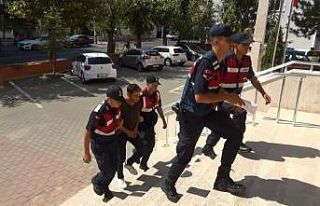 Göçmen kaçakçısı yakayı ele verdi