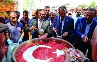 Gürpınar Belediye Başkanı Tanış, vatandaşlara...