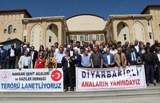 Hakkari’den Diyarbakır’daki annelere destek