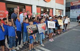 Hatay’da öğrenciler, sürücülere broşür dağıttı