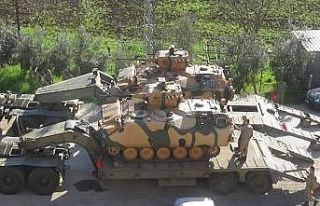 Hatay’dan sınır birliklerine tank sevkiyatı sürüyor